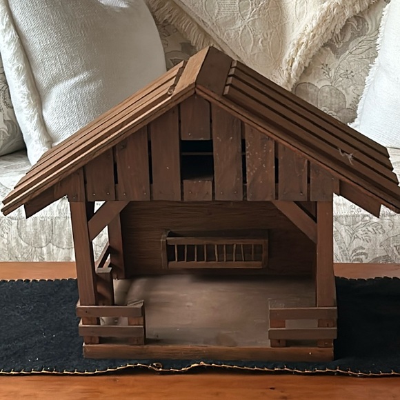 Nativity Stable - Picture 1 of 5